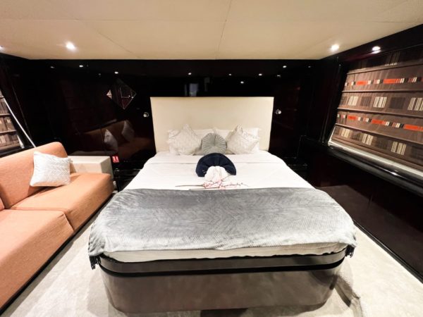 75ft Luxury Yacht - Image 9
