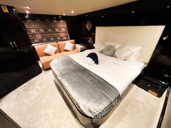 75ft Luxury Yacht - Image 8