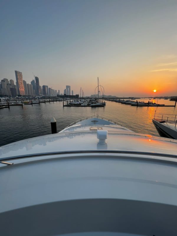 110ft Jacuzzi Yacht - Image 32