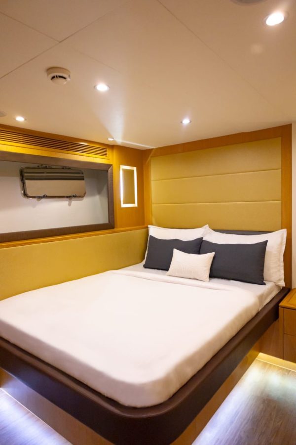 110ft Jacuzzi Yacht - Image 27