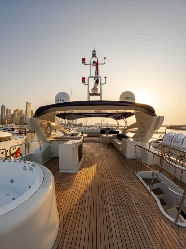 110ft Jacuzzi Yacht - Image 14
