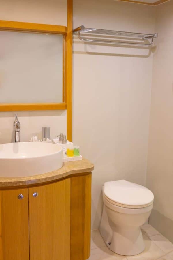 110ft Jacuzzi Yacht - Image 28