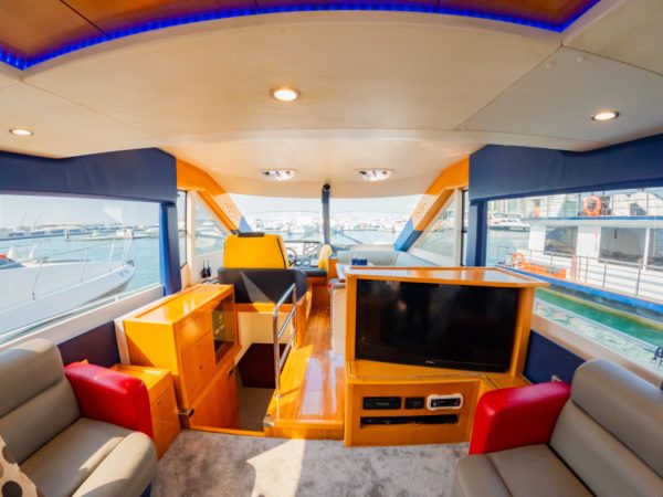 63ft Luxury Yacht - Image 7